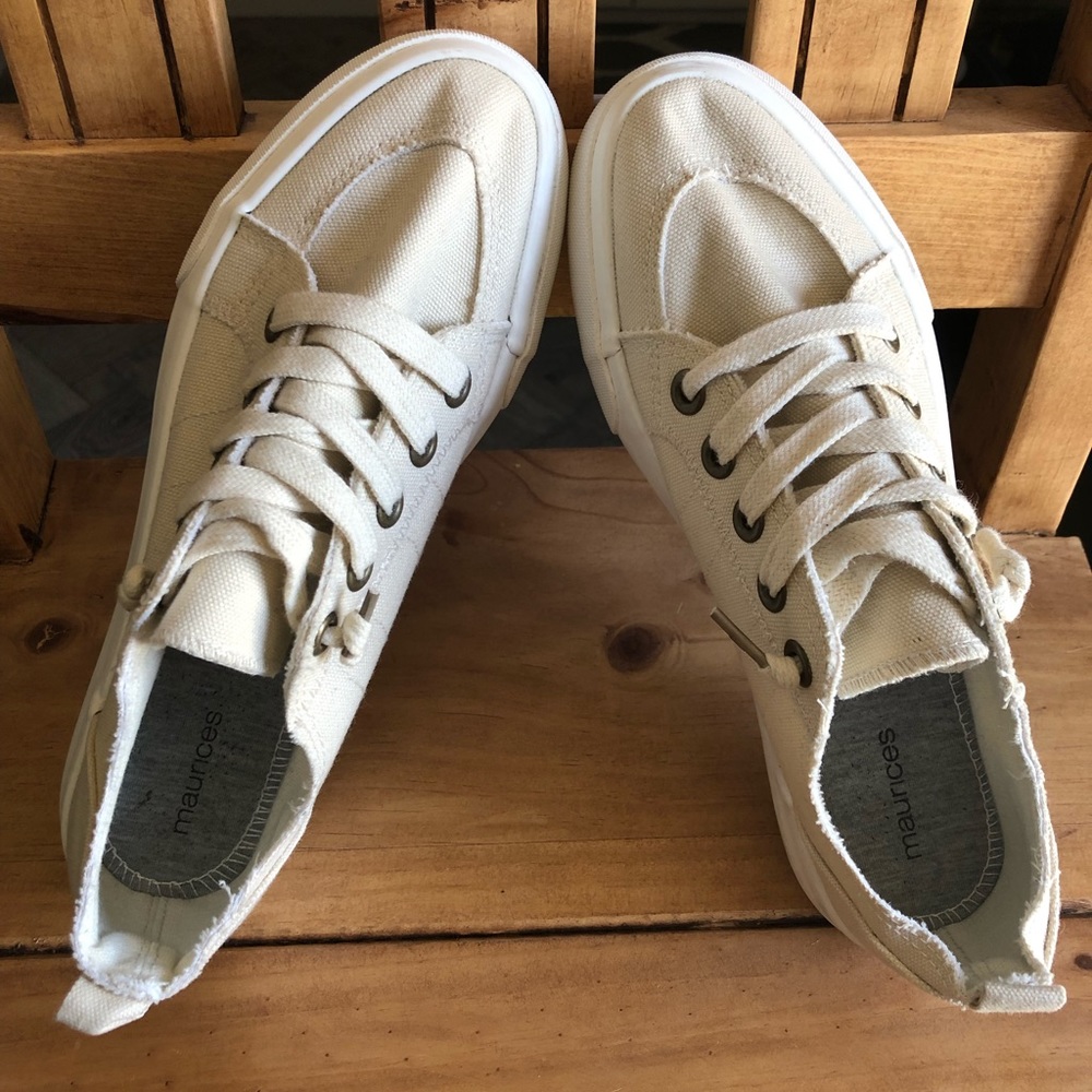 Maurice’s cream colored 7 1/2 women’s shoes WOB